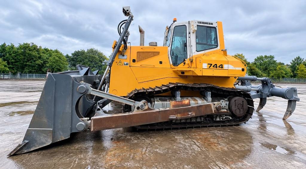 Liebherr PR 744