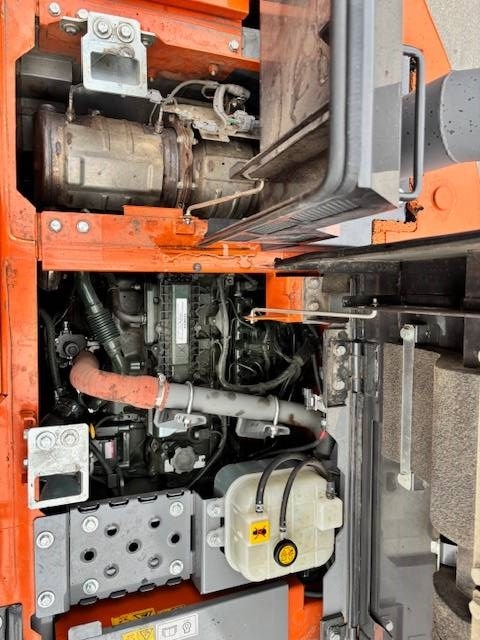 hitachi-zx-135-usl-7-metsaalus,680c4347