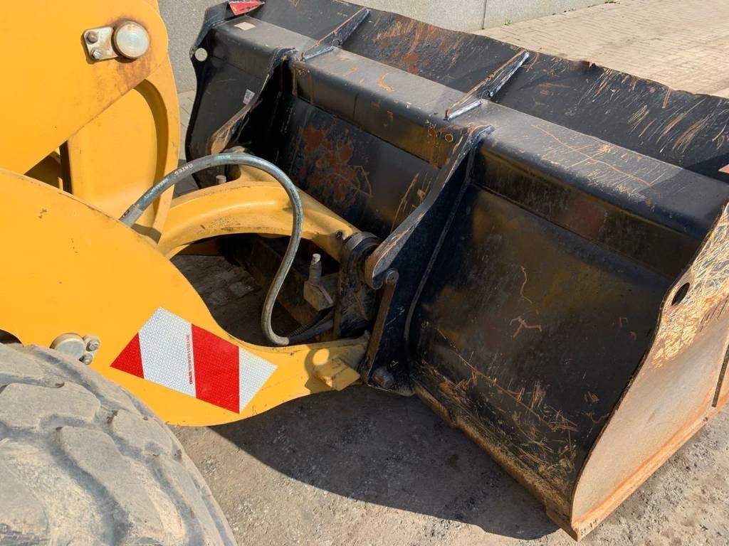 CAT 906
