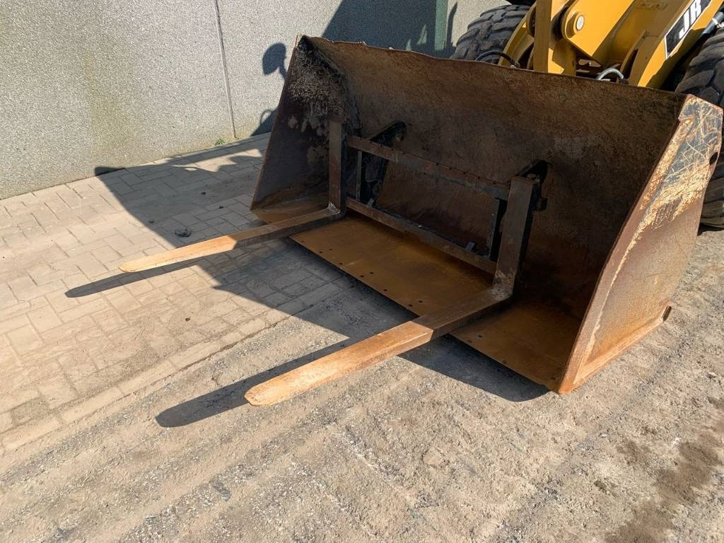 CAT 906