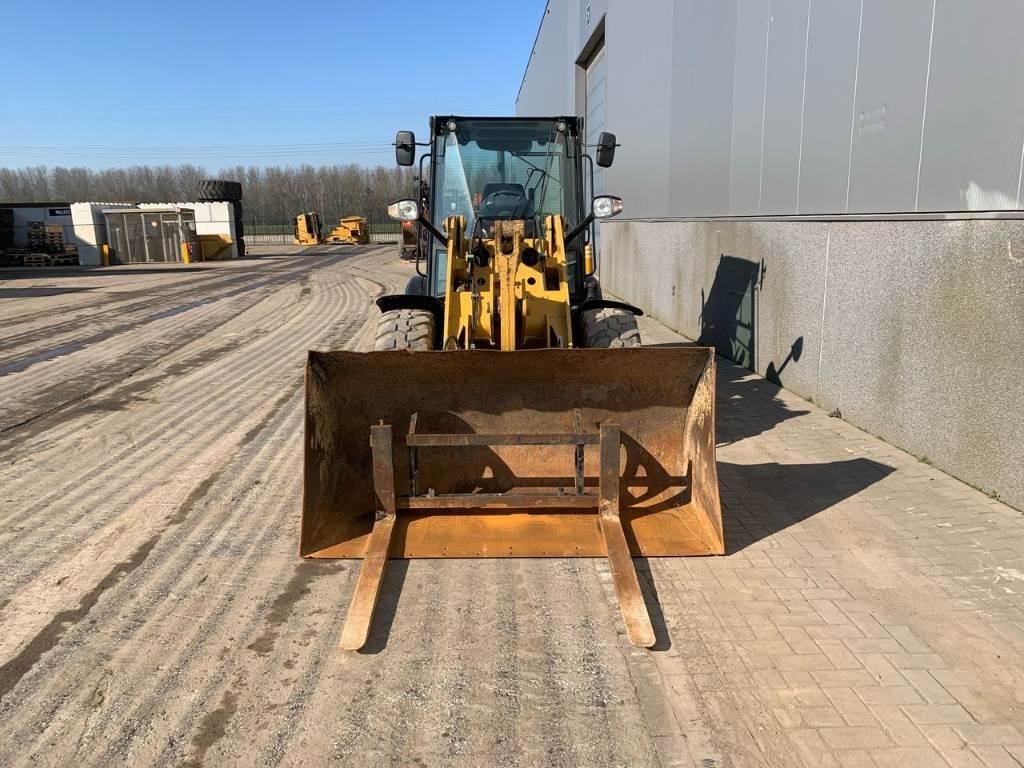 CAT 906
