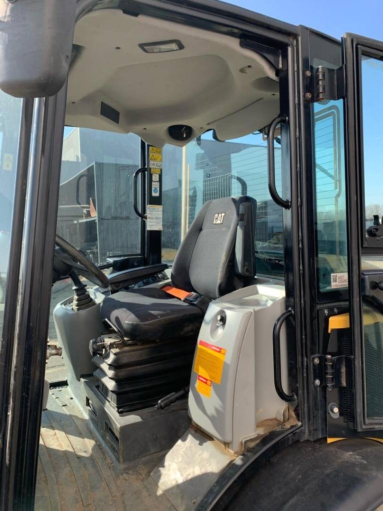 CAT 906