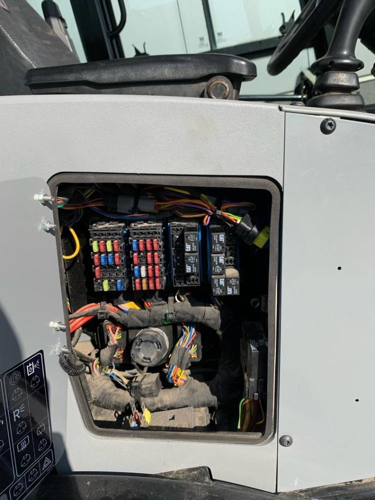 CAT 906