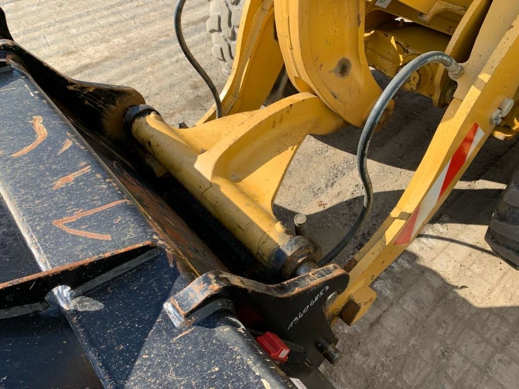 CAT 906
