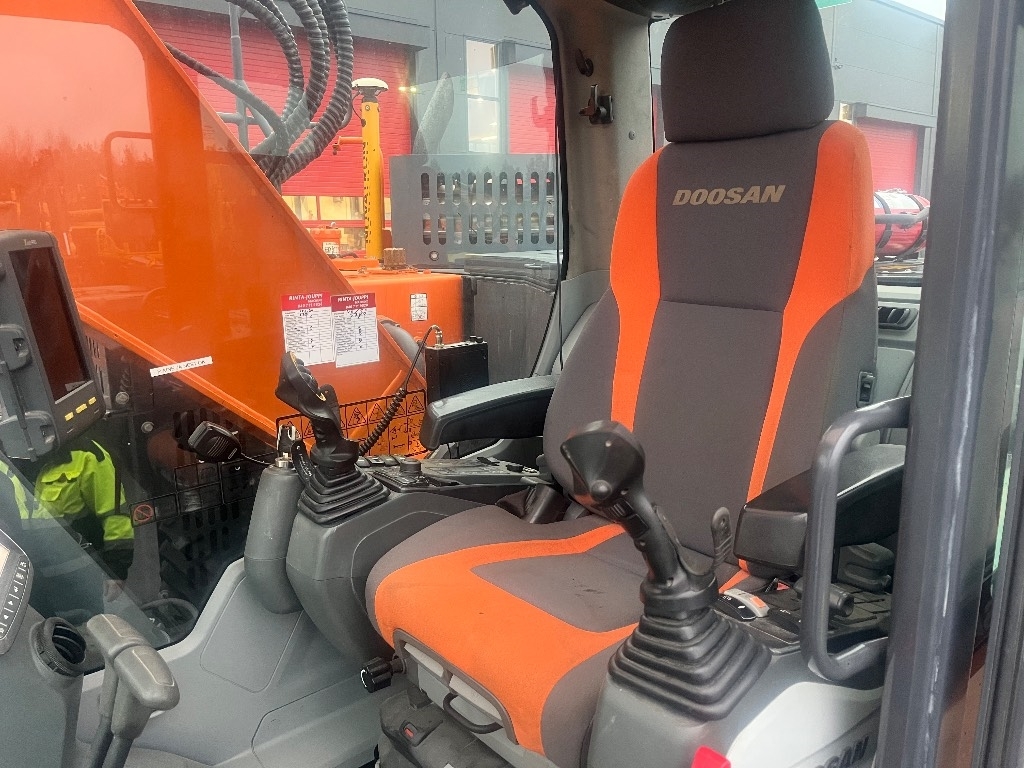 doosan-dx-235-lcr-myyty-sold,56661cc7