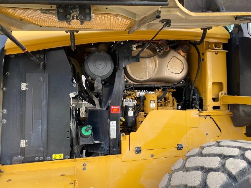 CAT 938 M (Bucket + Forks)