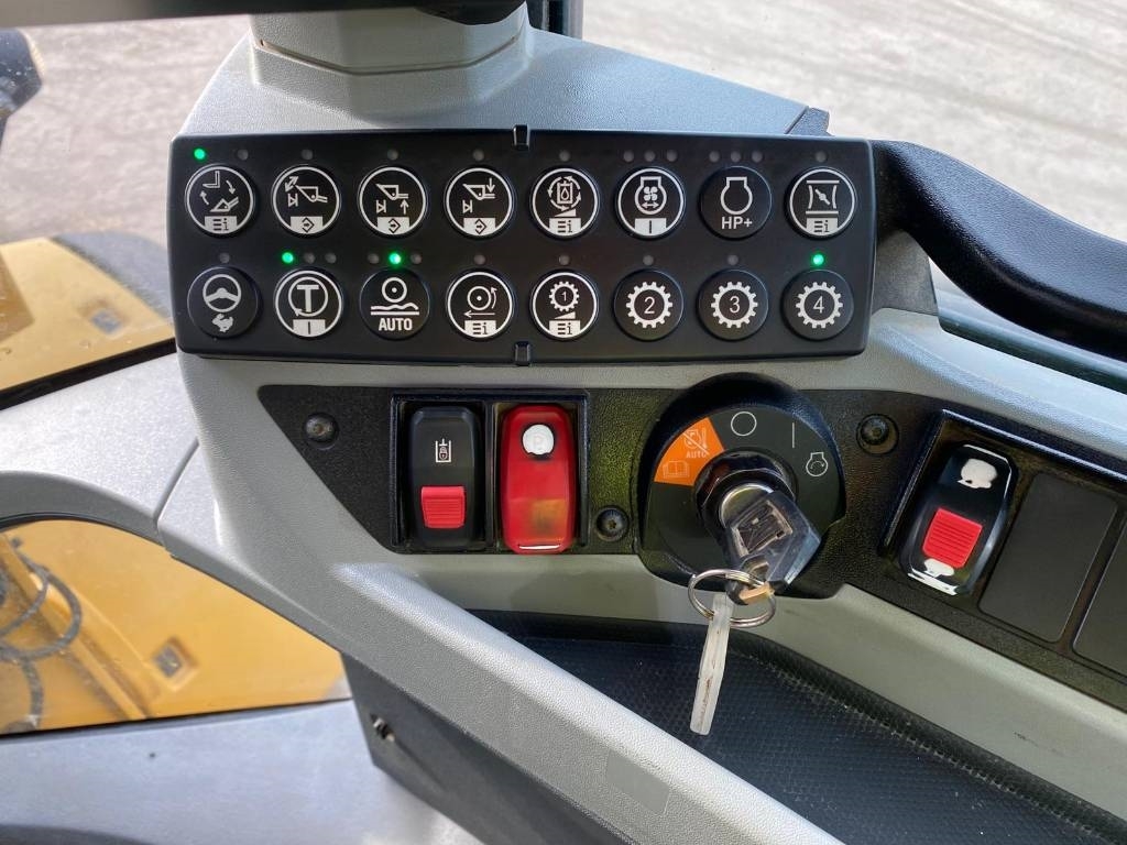 CAT 938 M (Bucket + Forks)