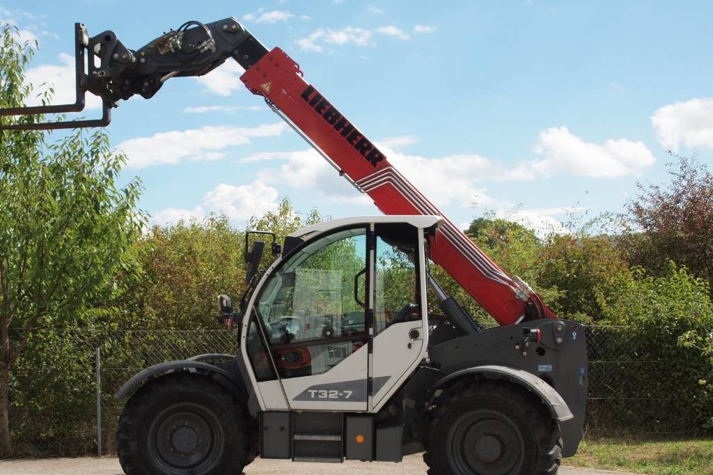 Liebherr T 32-7 image