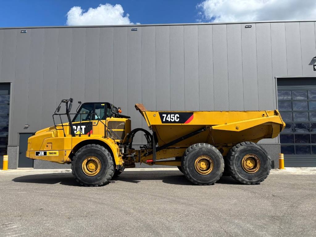 CAT 745 C (CE /Low Hours)