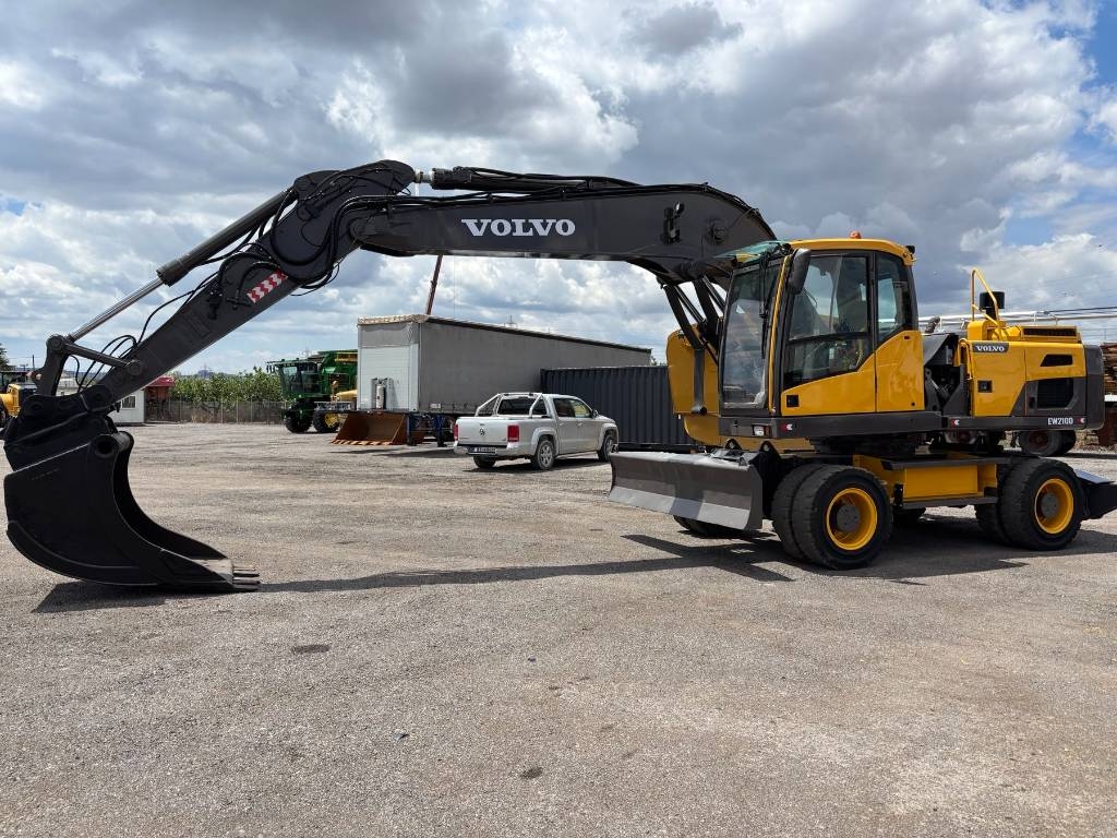 Λαστιχοφόρος Εκσκαφέας Volvo EW 210 D wheelexcavators