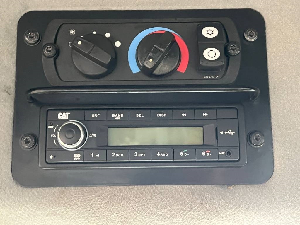 CAT 140 M AWD