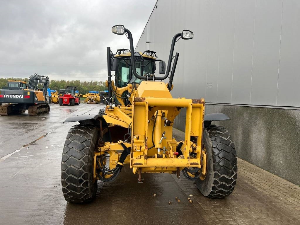 CAT 140 M AWD