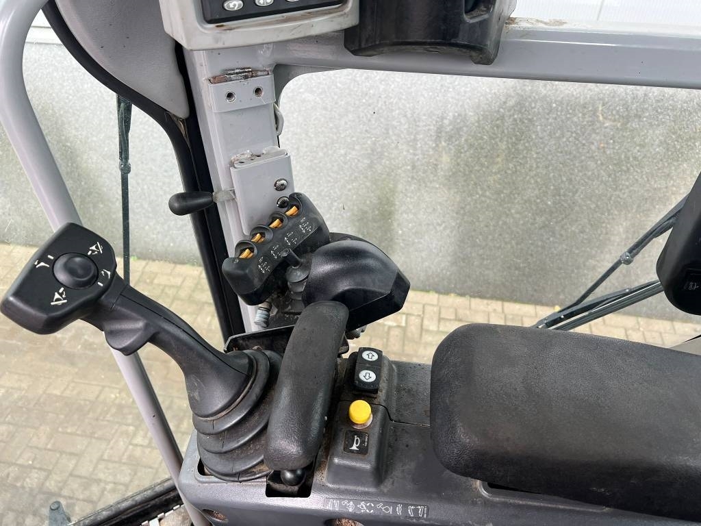 CAT 140 M AWD