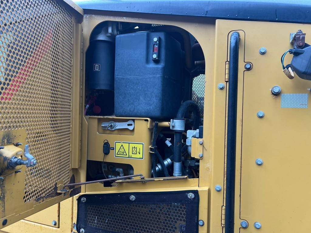 CAT 140 M AWD