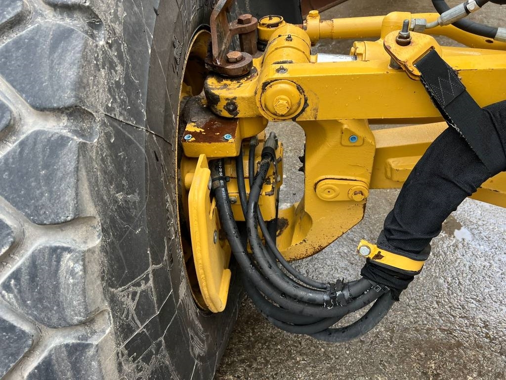 CAT 140 M AWD