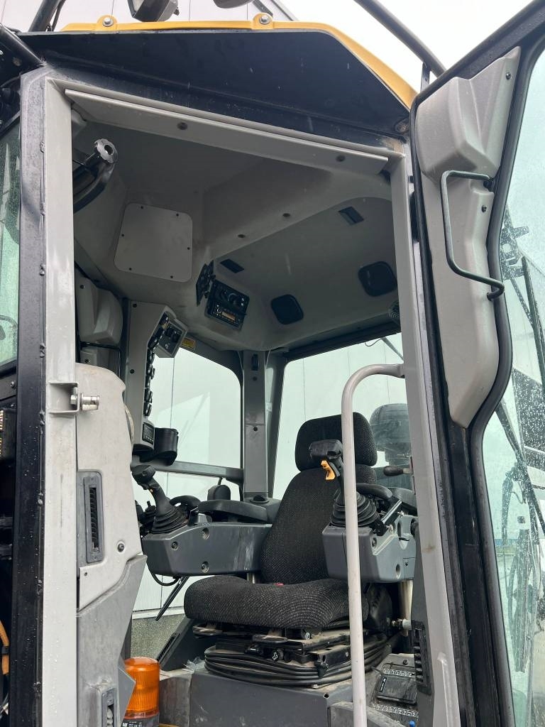 CAT 140 M AWD