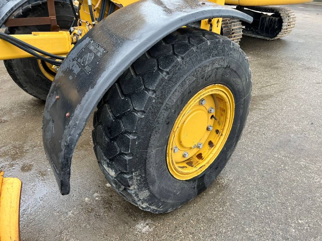 CAT 140 M AWD