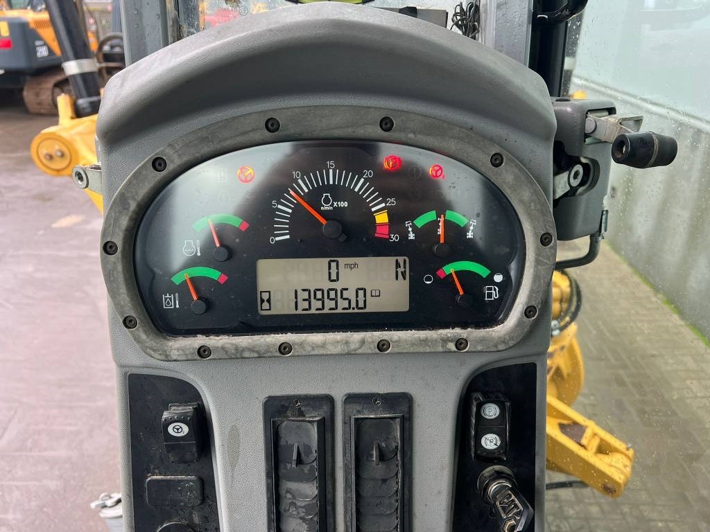 CAT 140 M AWD
