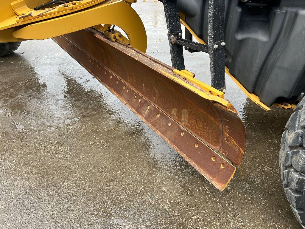CAT 140 M AWD