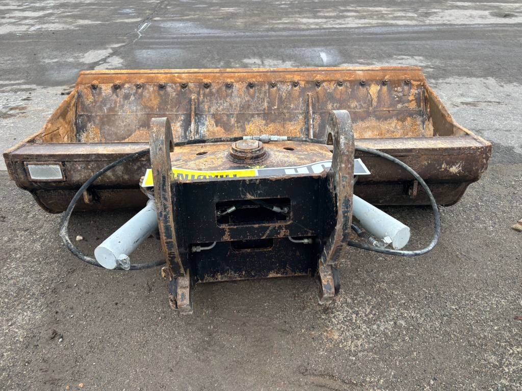 CAT CW 45 S Hydraulic Tilt Bucket