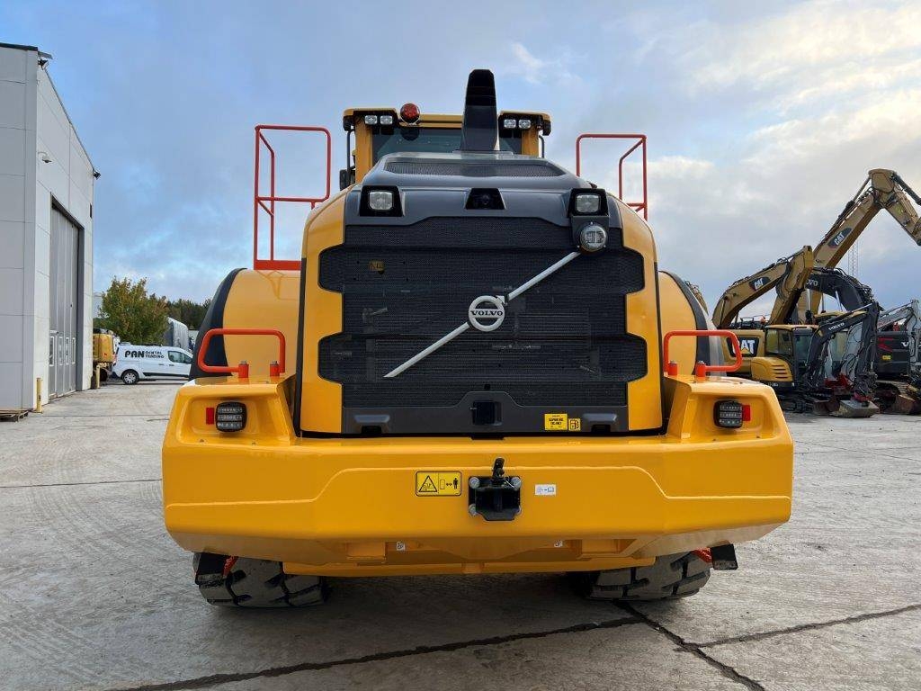 Buy Used Volvo L220H Wheel loader for sale in Stockholm, Sweden · PAN ...