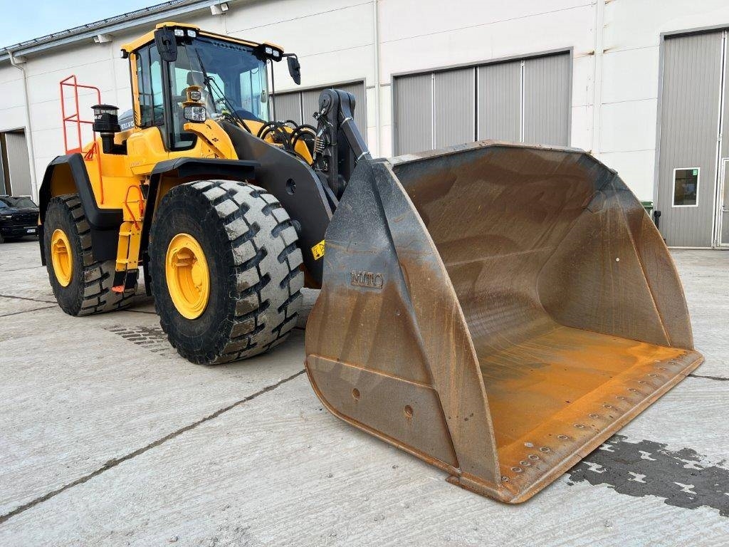 Buy Used Volvo L220H Wheel loader for sale in Stockholm, Sweden · PAN ...