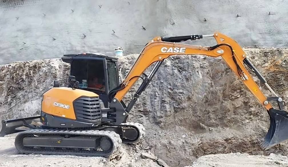 CASE CX 90 E