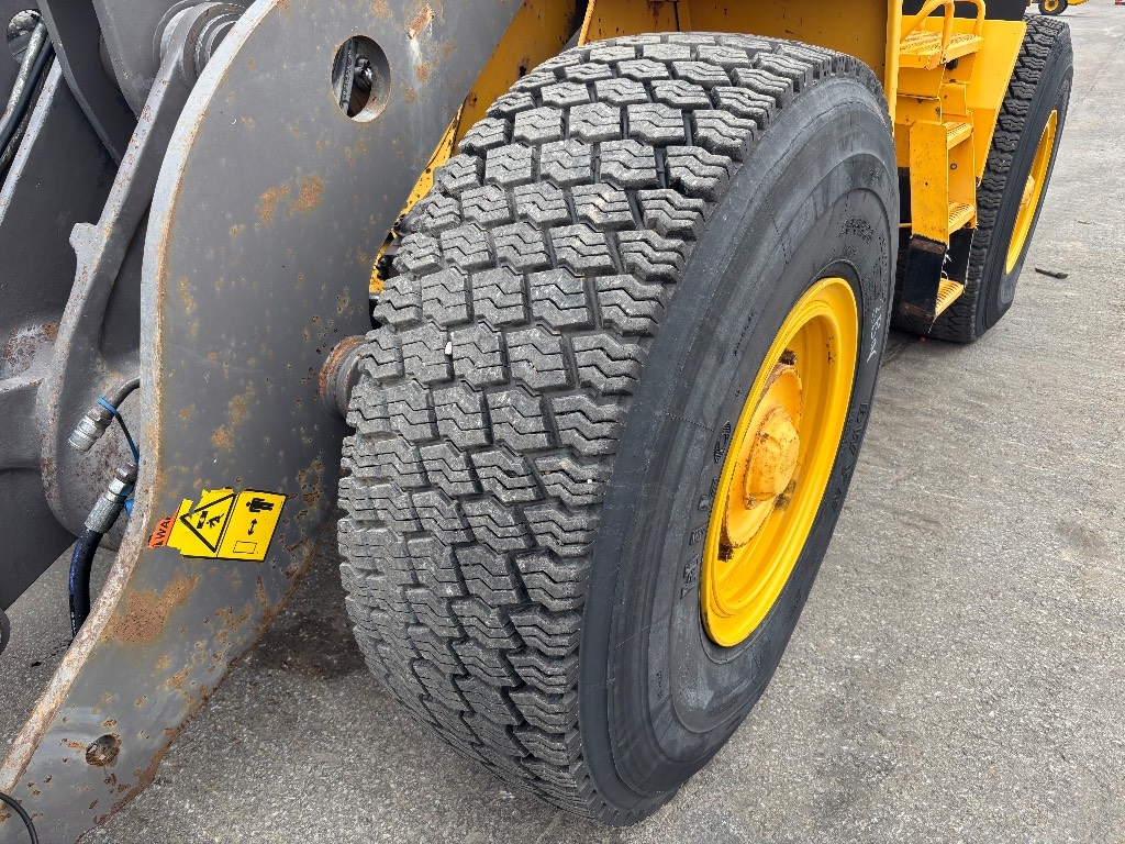 volvo-l-90-c-kauha-lisahyd-ras,978e6078