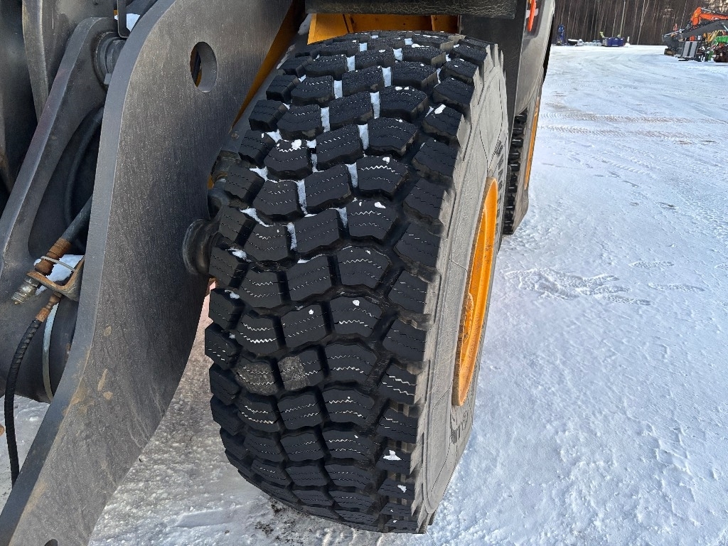 volvo-l-110-h-uudet-renkaat-cd,3612cd2e