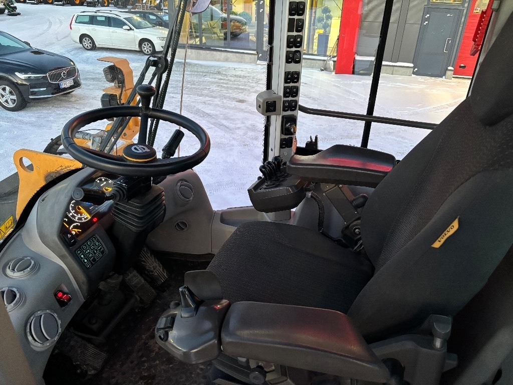 volvo-l-110-h-uudet-renkaat-cd,42208aa0