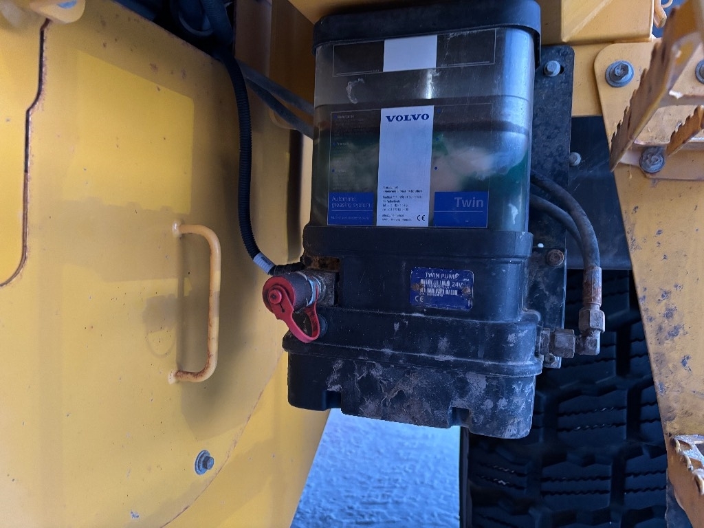 volvo-l-110-h-uudet-renkaat-cd,f2c6488f