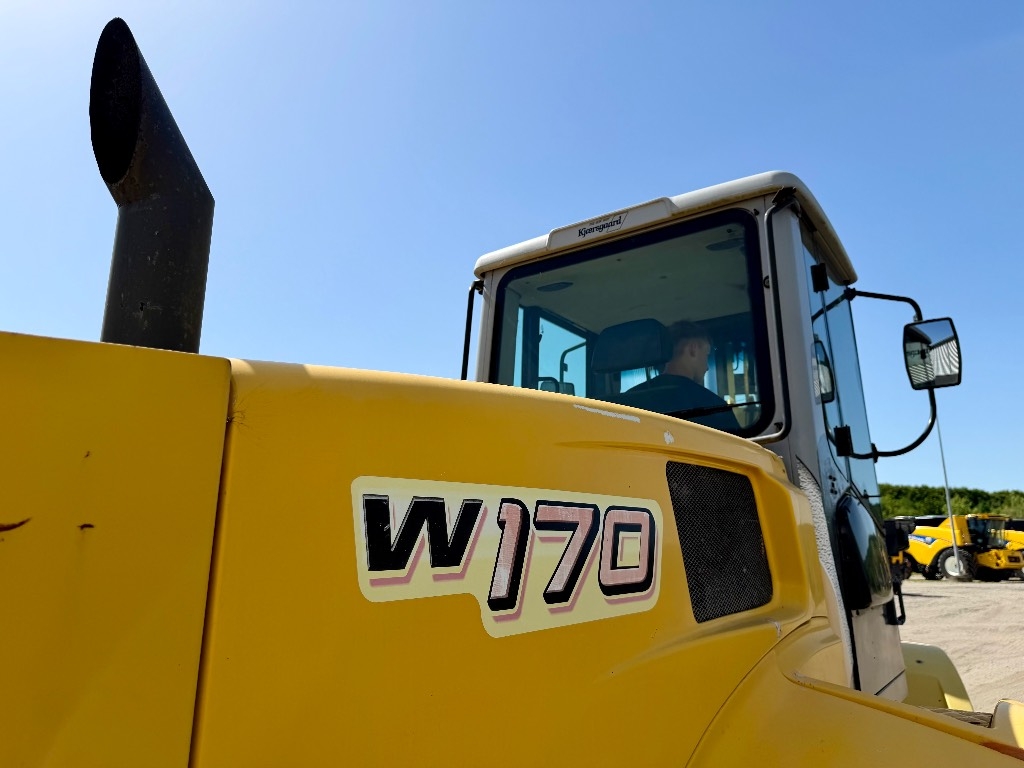 New Holland W 170