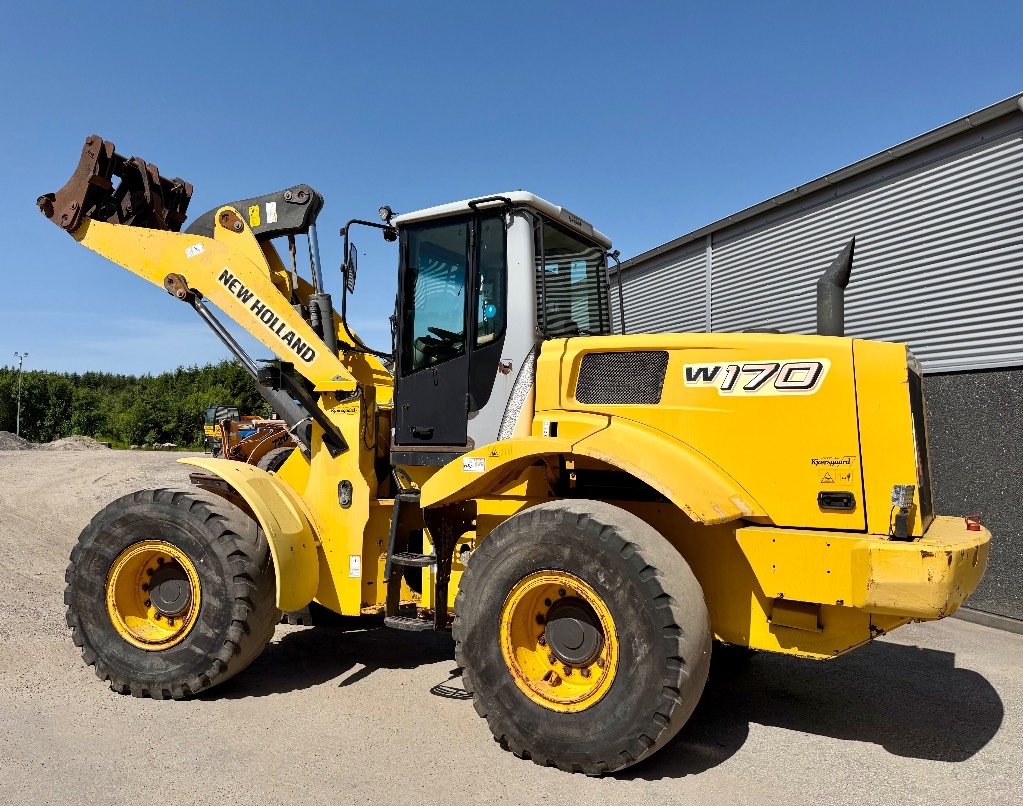 New Holland W 170