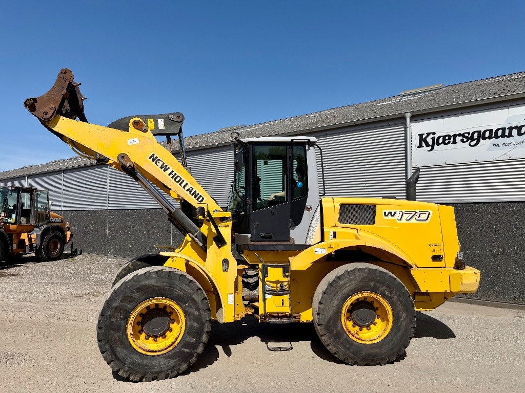 New Holland W 170