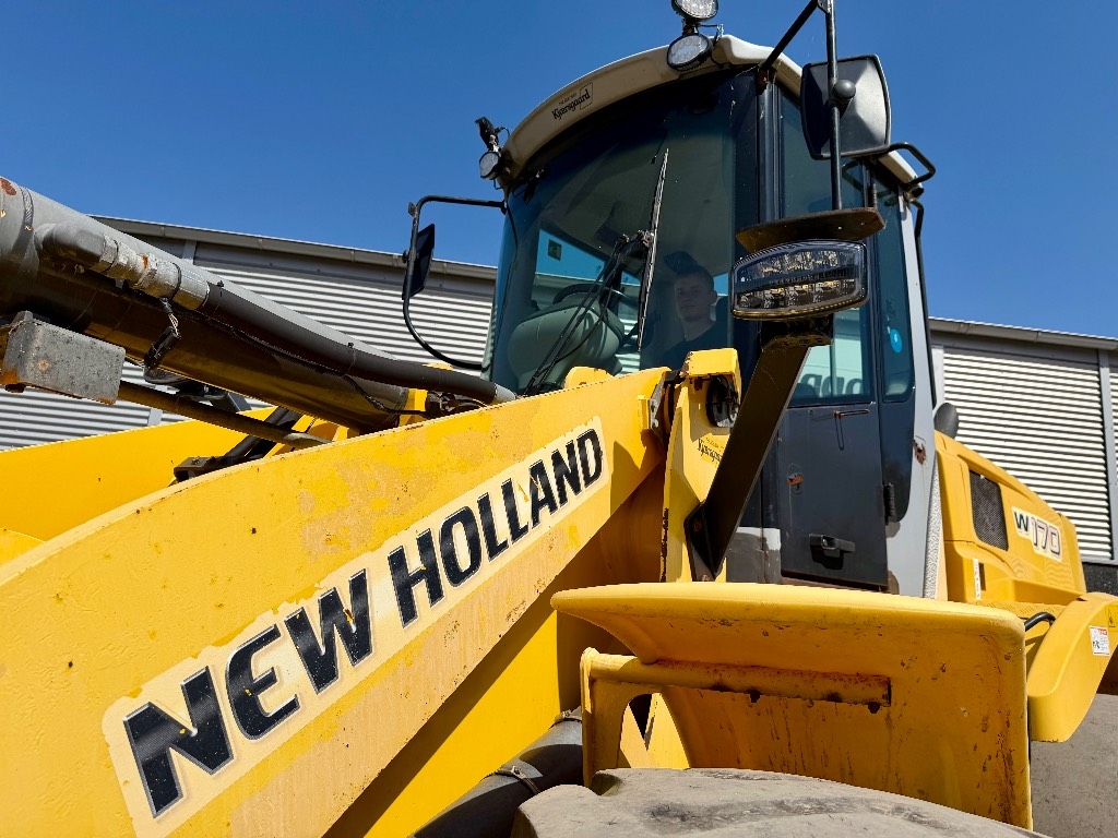New Holland W 170