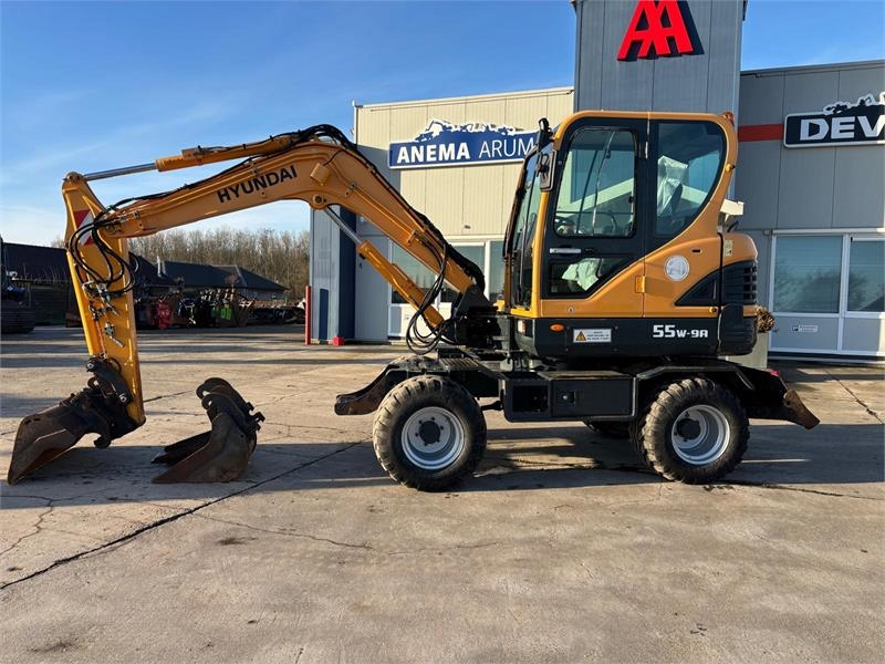 Hyundai R55w 9a Mini Excavators Construction Equipment Develon Used 