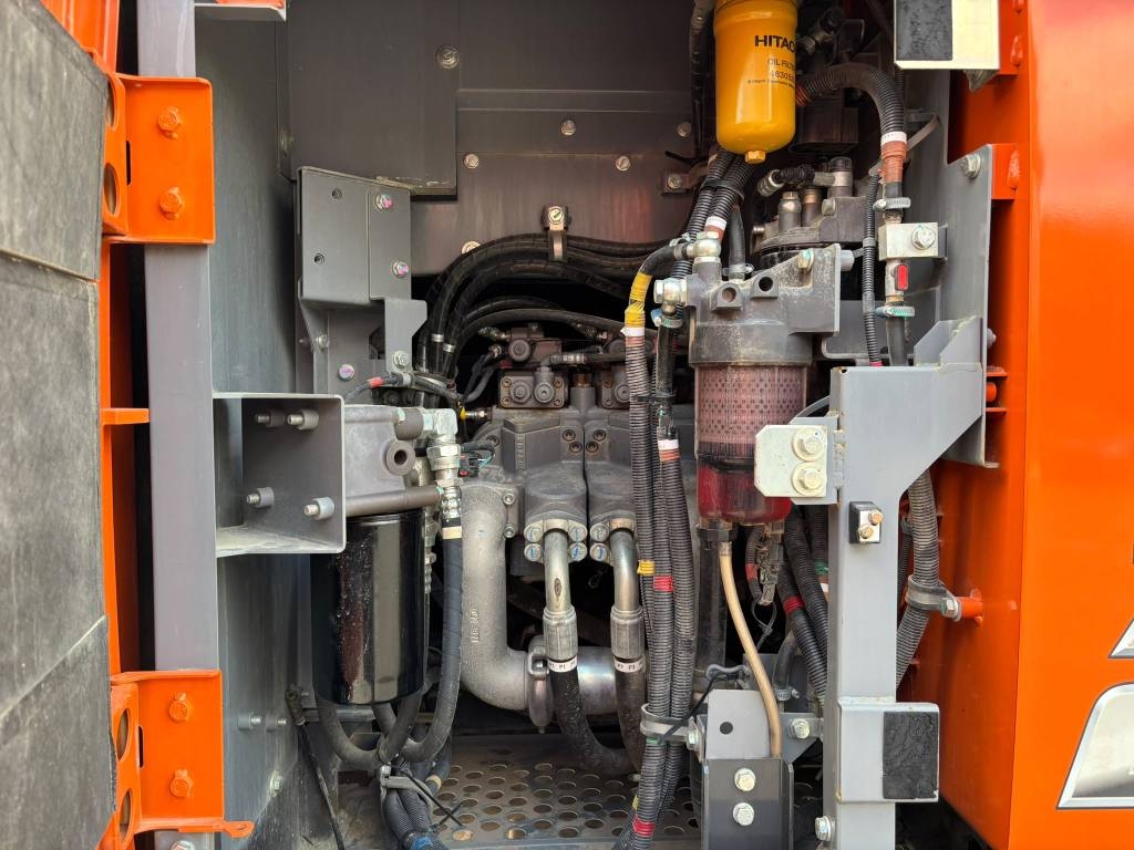 hitachi-zx-225-us-r-lc-7-3d-ro,e8c395a9
