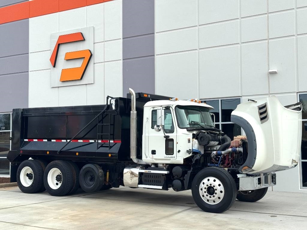 Mack GU713