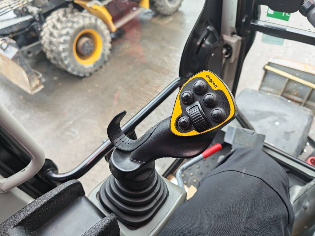 takeuchi-tb-295-w,73f4acbf