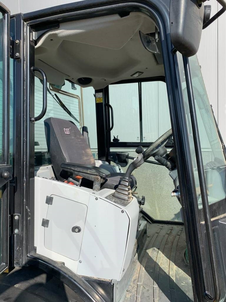 CAT 906