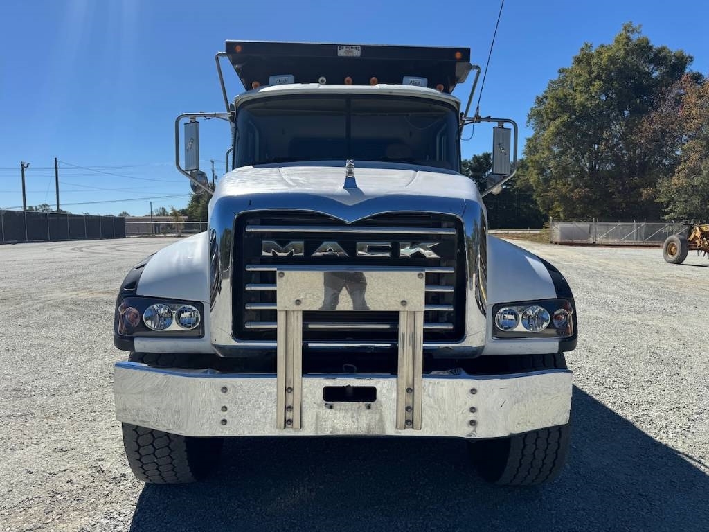 Mack GU713