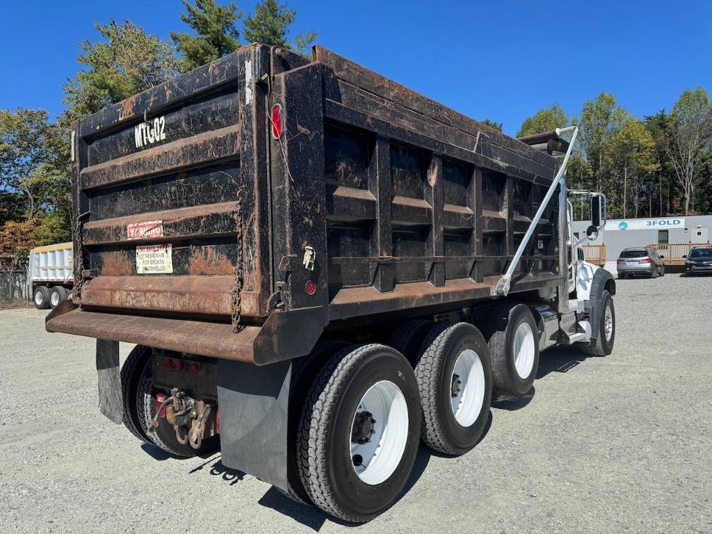 Mack GU713
