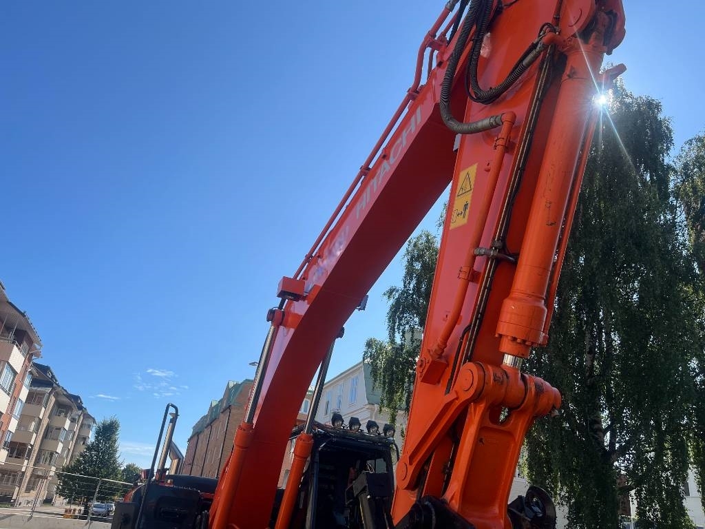 Hitachi ZX 210 | Polar Machine Trading