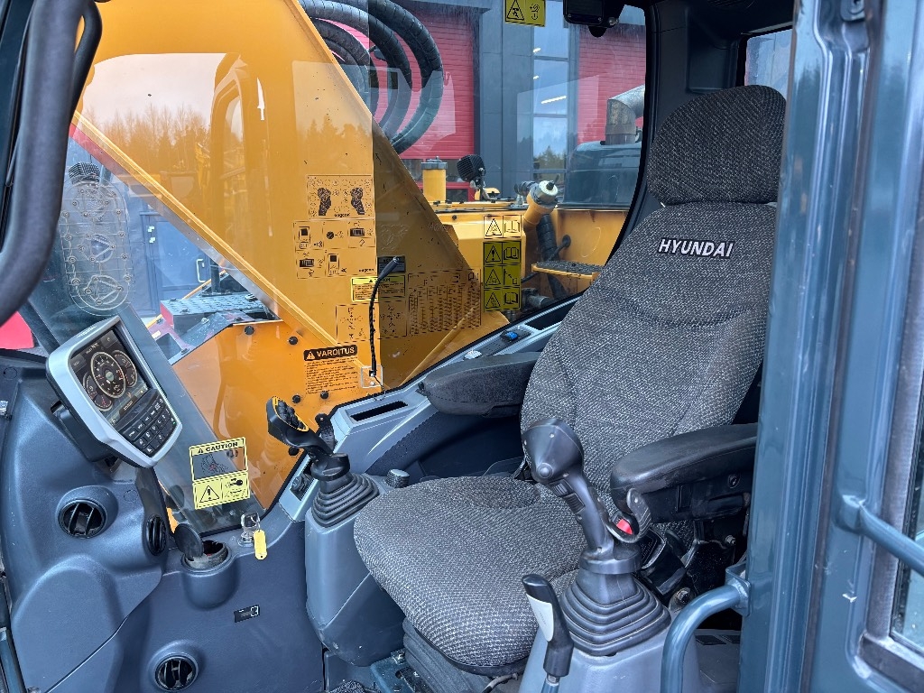 hyundai-hx-235-lcr-myyty-sold,aa42470e