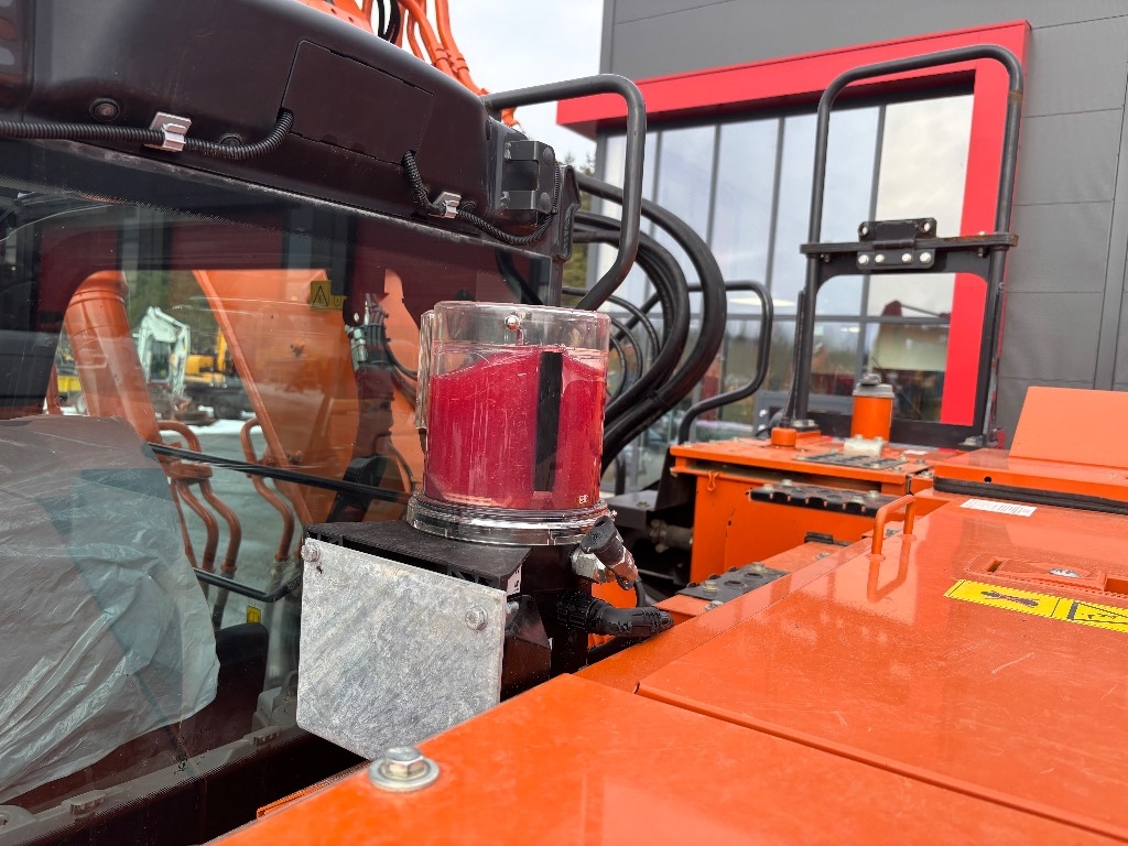 hitachi-zx-225-us-7-engcon-ras,4dfcfee3