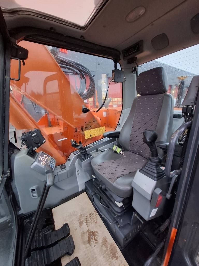 doosan-dx-235-lcr-myyty-sold,dc402a33