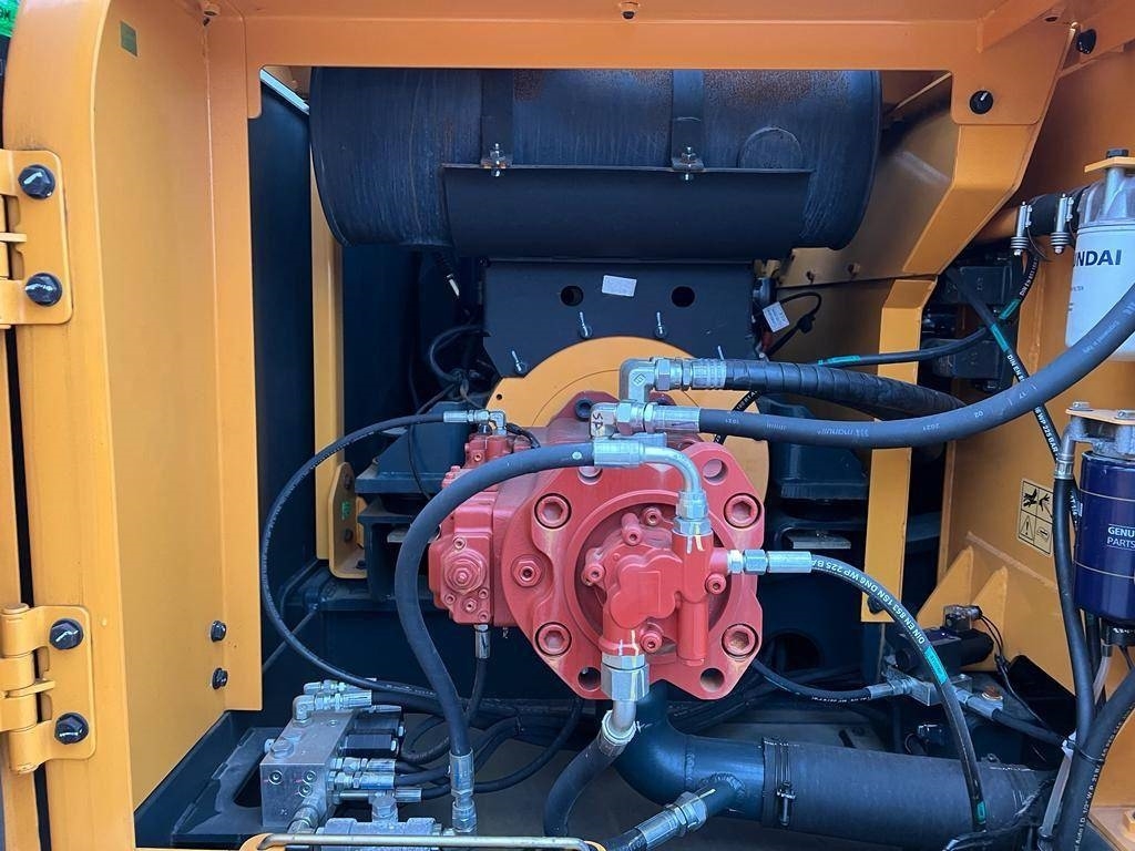 Hyundai R 210 (New / Non CE Certified)