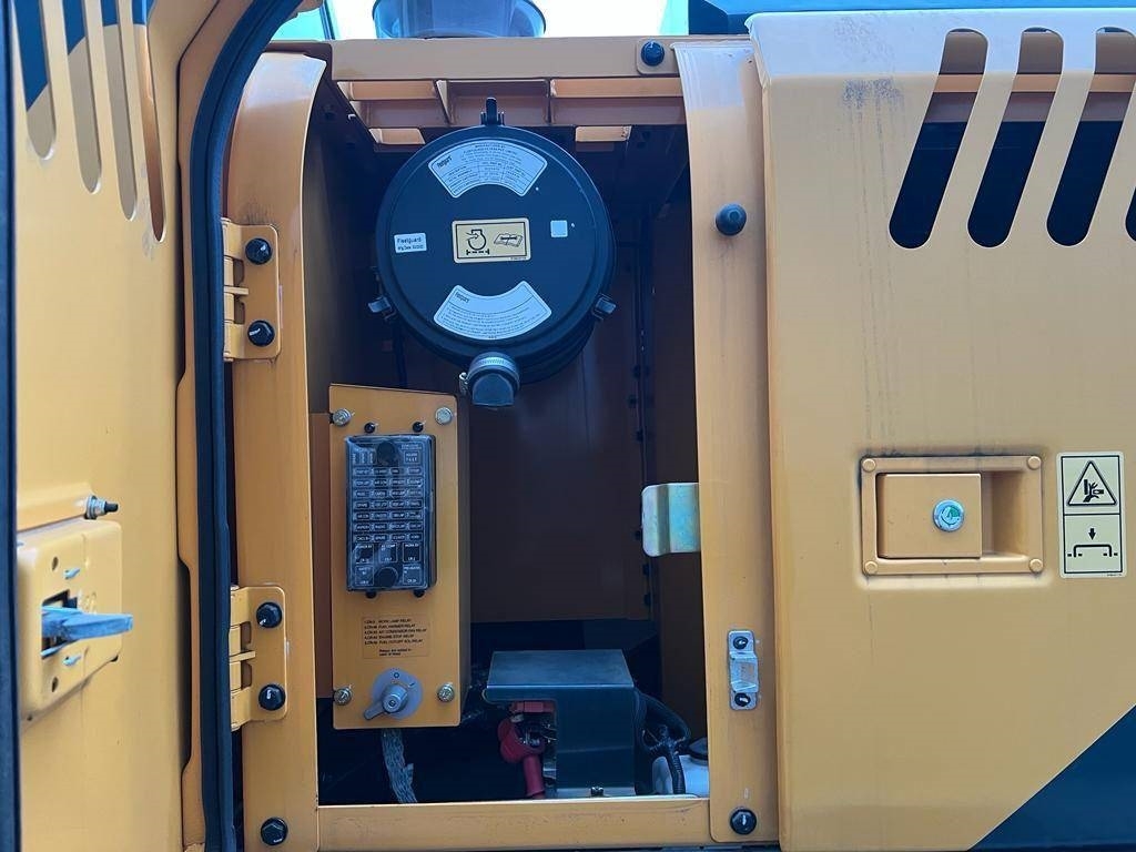 Hyundai R 210 (New / Non CE Certified)