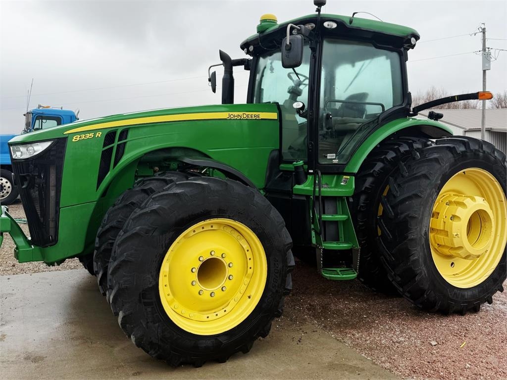 John Deere 8335R