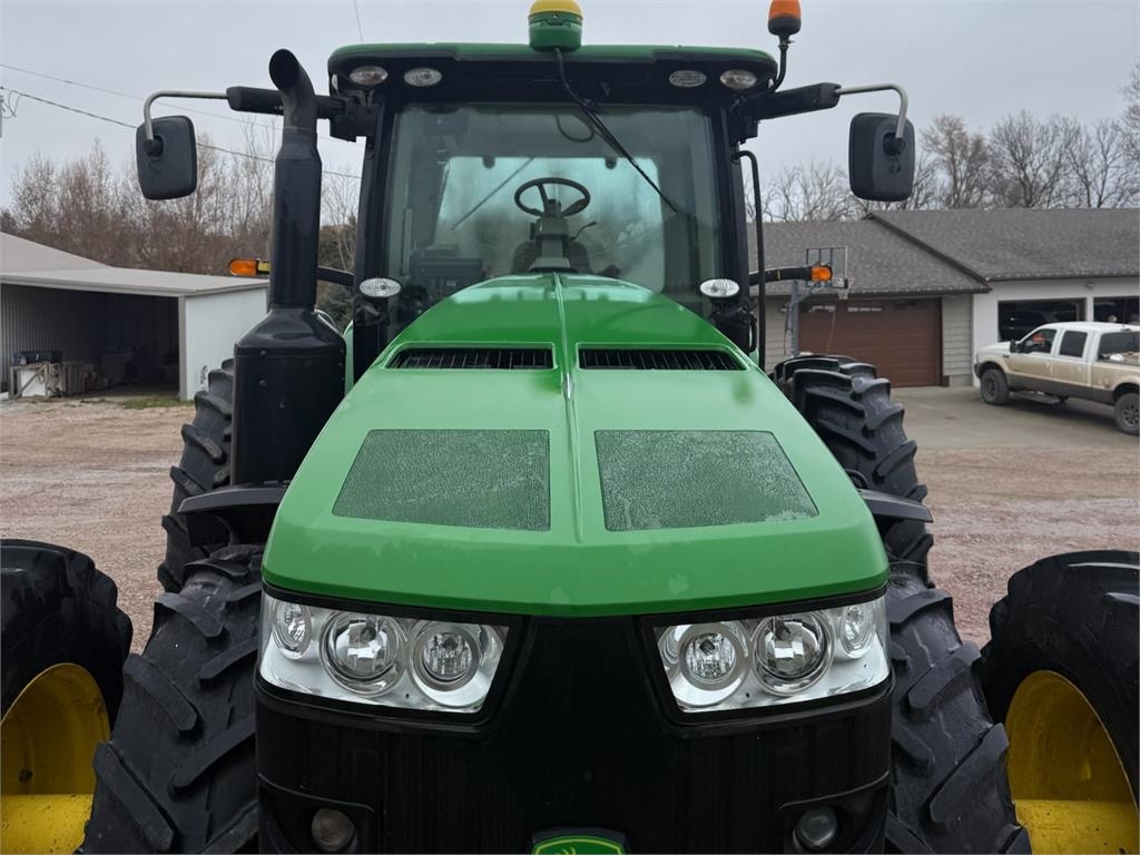 John Deere 8335R